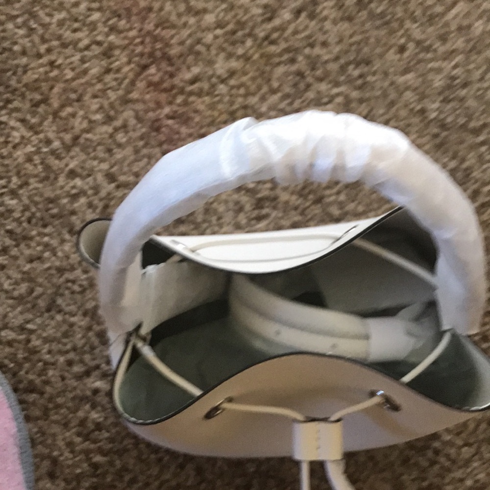 Off white bucket bag  brand new!! With tags - Picture 2 of 3
